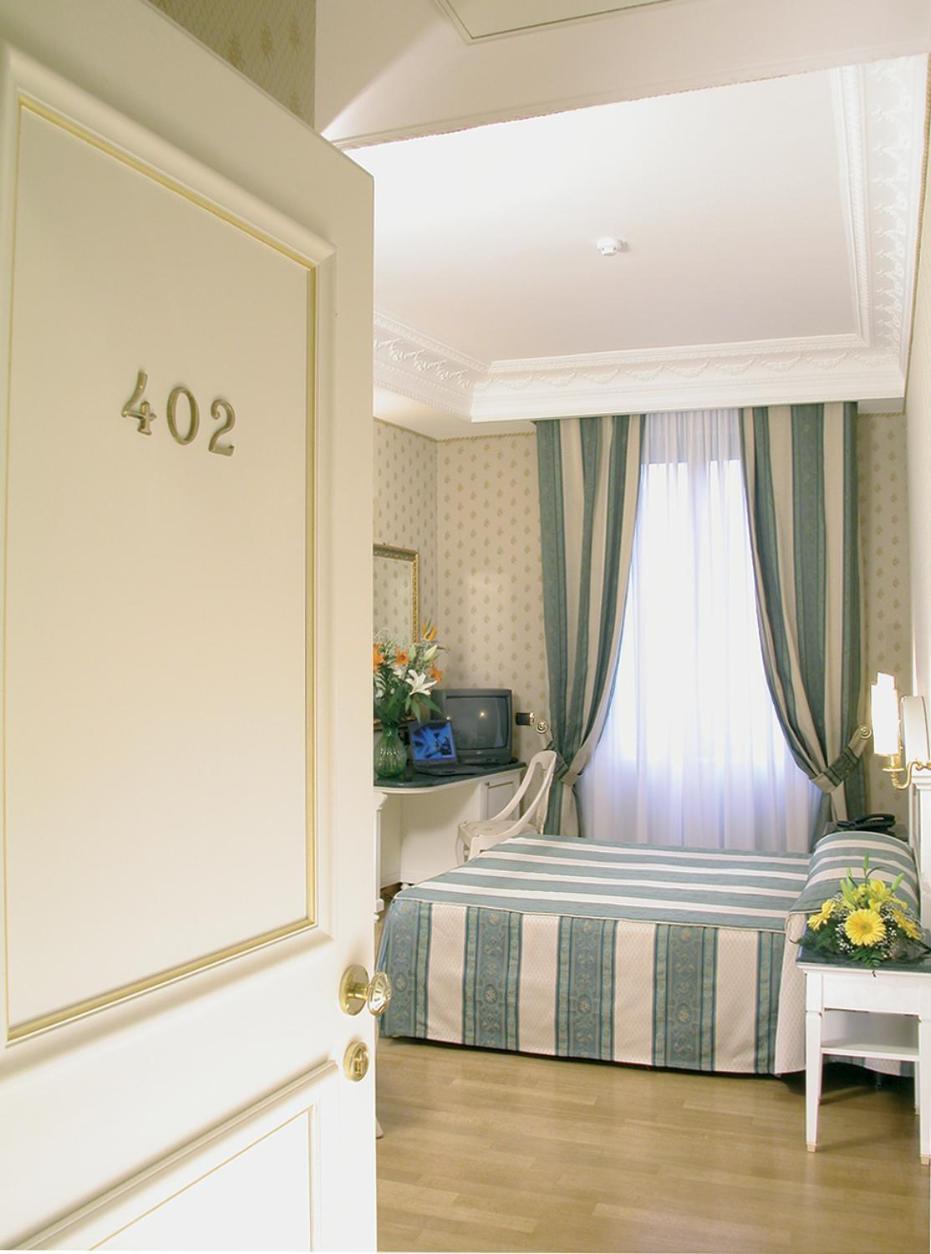 Hotel La Lumiere Di Piazza Di Spagna Rome Exterior photo